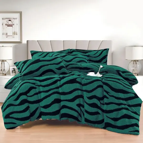 Lenjerie pat dublu, Super Pufoasa COCOLINO Sherpa, cu ELASTIC, 4 piese, Verde, Zebra Print