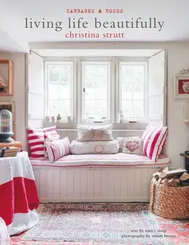 Living Life Beautifully, Hardcover/Christina Strutt