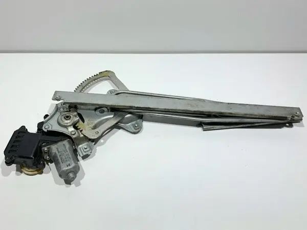 Macara geam electric cu motoras dreapta fata 85701-02010 Toyota Auris (2010-2013)