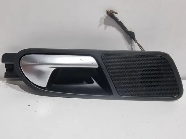 Maner interior usa cu boxa dreapta spate 5N0839114A Volkswagen Tiguan facelift (2011-2015)