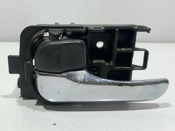 Maner usa interior stanga fata Nissan X-Trail (2001-2007)