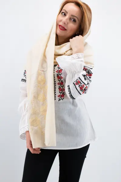 Marama cu broderie Inflorata 4