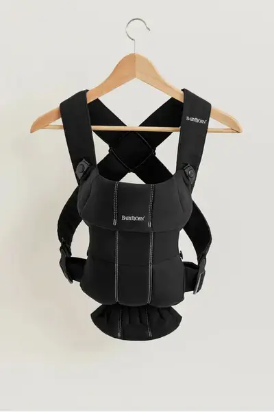 Marsupiu anatomic BabyBjorn Mini Black, cu pozitii multiple de purtare, Tesatura-Tricot