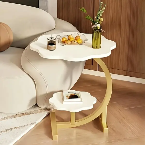 Masuta moderna cu doua rafturi in forma de floare, blat 40 cm si cadru metalic auriu, design elegant 60 cm inaltime