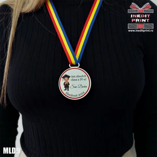 Medalie personalizata Am absolvit! MLD9- 7x8cm