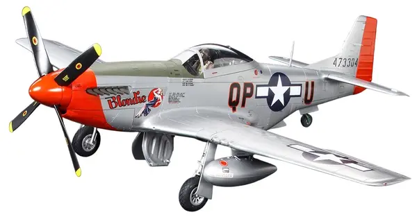 Model asamblabil Tamiya Militari: Avioane - Vânător american P-51D Mustang, 2 figurine