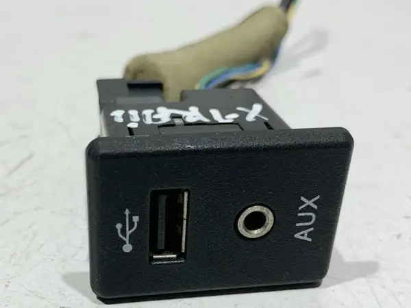 Modul / conector auxiliar usb 795405004 Nissan Qashqai 2 (2013-2016) [J11] 1.6 dci R9M