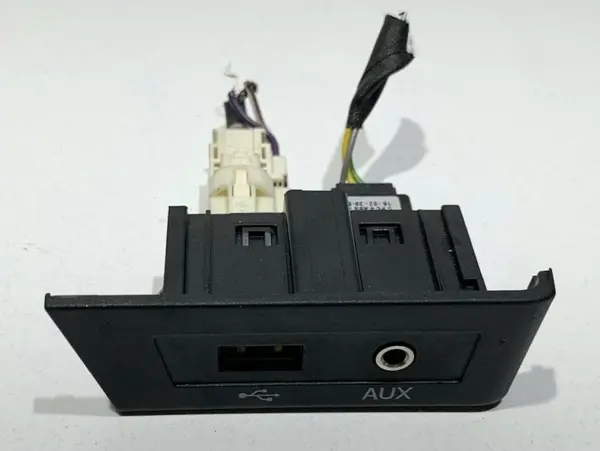 Modul / port usb aux 5JC035727 Seat Toledo 4 (2012-2018)