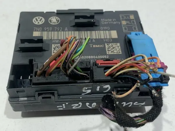 Modul usa stanga / dreapta fata 7N0959793A Skoda Yeti (2009-2013)