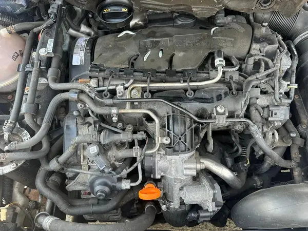 Motor complet fara anexe CBBB Volkswagen Golf 6 (2008-2013) 2.0 tdi ; 2.0 tdi CBBB; CBBB