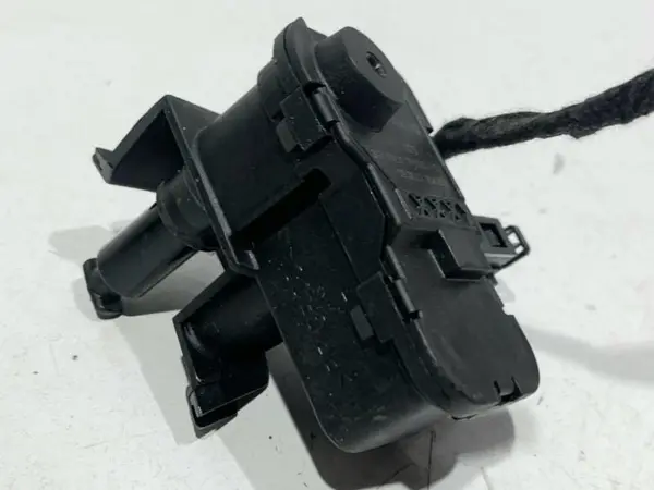 Motoras / actuator deschidere rezervor 7P0810773F Volkswagen Polo VI (2017-2021) AW