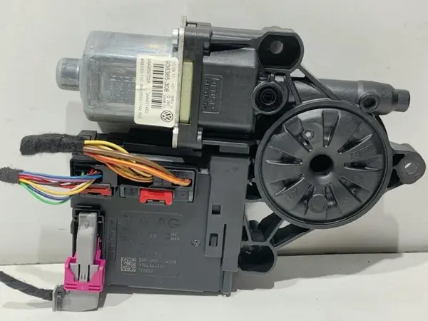 Motoras macara geam cu modul dreapta fata 3C0959792C Volkswagen Passat CC (2008-2012)