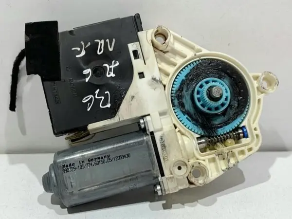 Motoras macara geam dreapta fata 3C1837462L Volkswagen Golf 5 (2004-2009)