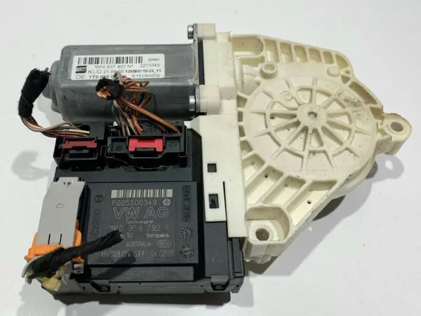 Motoras macara geam dreapta fata 5P0837402N Seat Altea (2004-2009)