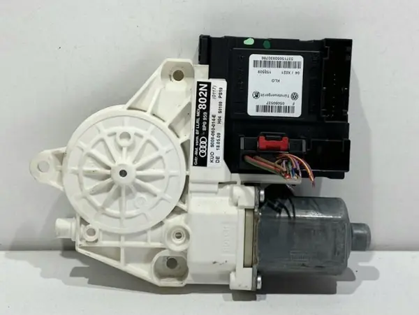 Motoras macara geam dreapta fata cu modul 8P0959802N Audi A3 (2003-2008) [8P1]