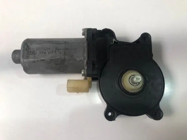 Motoras macara geam dreapta spate 0130821776 Volvo XC90 (2002-2006)