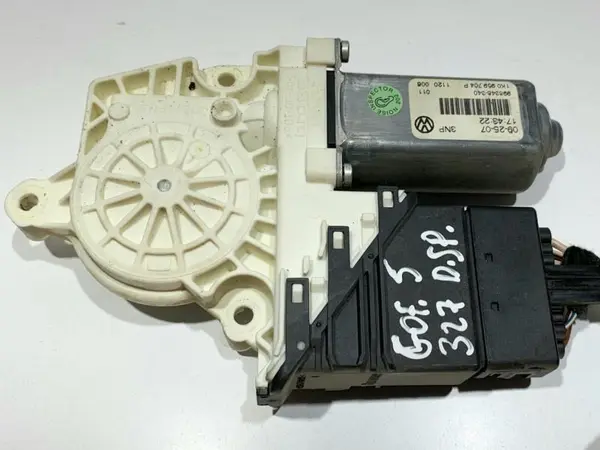 Motoras macara geam dreapta spate 1K0959704P Volkswagen Passat B6 3C (2005-2010)