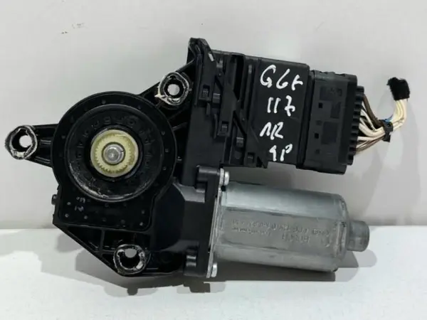 Motoras macara geam dreapta spate 5M0839402F Volkswagen Golf 5 Plus (2004-2008)