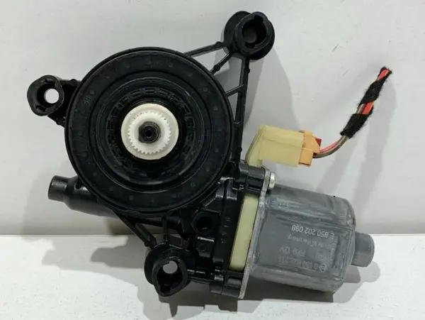 Motoras macara geam dreapta spate 5Q0959802A Skoda Octavia 4 (2019-2024)