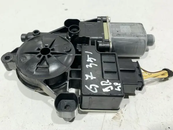 Motoras macara geam dreapta spate 5Q0959812 Skoda Octavia 3 (2013-2017 )
