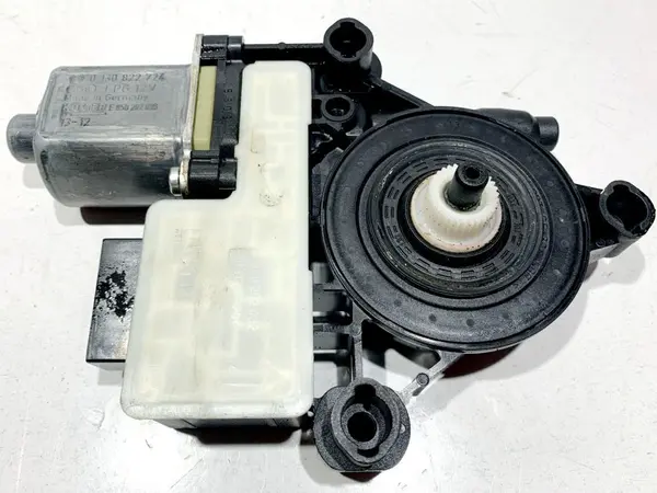 Motoras macara geam dreapta spate 5Q0959812A Volkswagen Golf 7 (2012-2017)