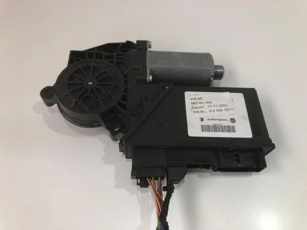 Motoras macara geam dreapta spate 7l0959704c Volkswagen Touareg (2002-2006)