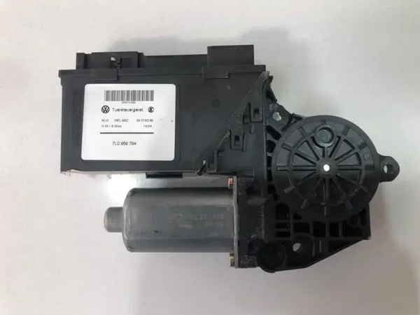 Motoras macara geam dreapta spate 7l0959794 Volkswagen Touareg (2002-2006)