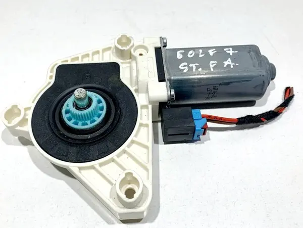 Motoras macara geam stanga fata 5Q4959801B Volkswagen Passat B8 (2014-2019)