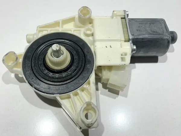 Motoras macara geam stanga fata A2048200142 Mercedes E-Class (2009->) [W212]