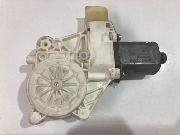 Motoras macara geam stanga fata / spate 7046031 BMW Seria 1 (2010-2015) [F21]