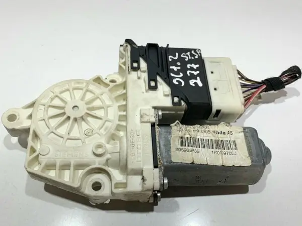 Motoras macara geam stanga spate 1K0959703J Volkswagen Touran facelift (2006-2010)