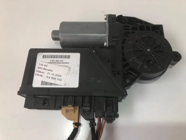 Motoras macara geam stanga spate 3d0959795e Volkswagen Touareg (2002-2006)
