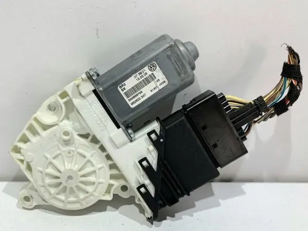 Motoras macara geam stanga spate 5N0959703 Volkswagen Tiguan (2007-2011)