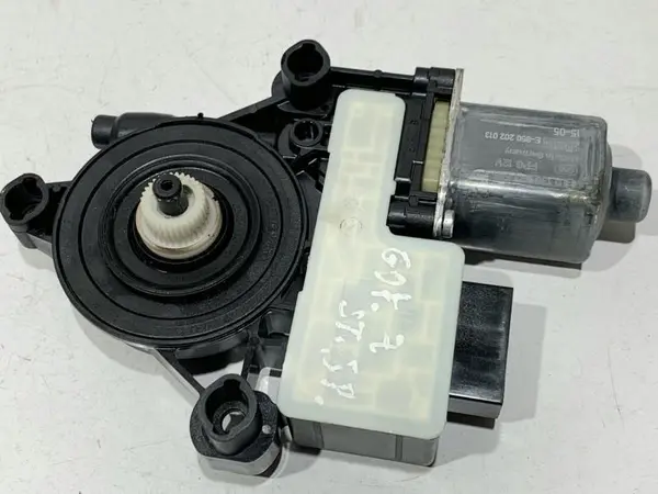 Motoras macara geam stanga spate 5Q0959811 Volkswagen Golf 7 (2012-2017)