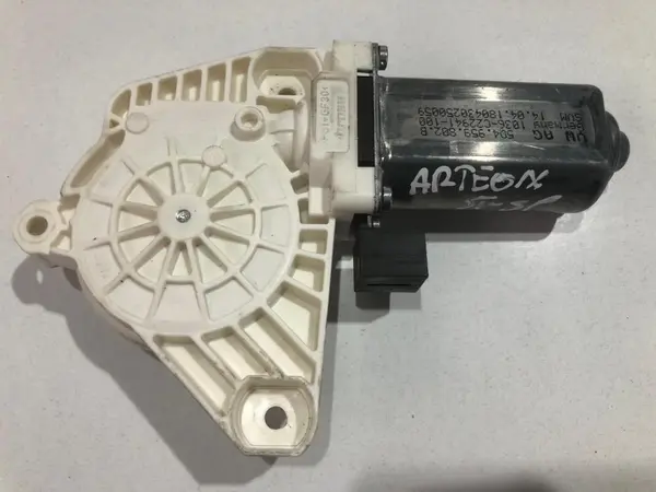 Motoras macara geam stanga spate 5q4959802b Volkswagen Passat B8 (2014-2019)