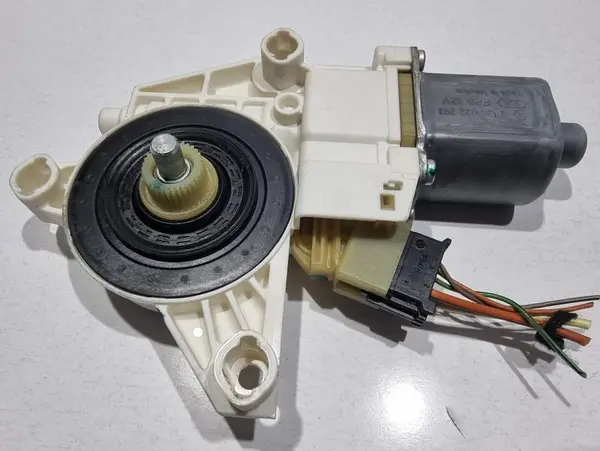 Motoras macara geam stanga spate A2518200108 Mercedes ML (2006-2011)[w164]