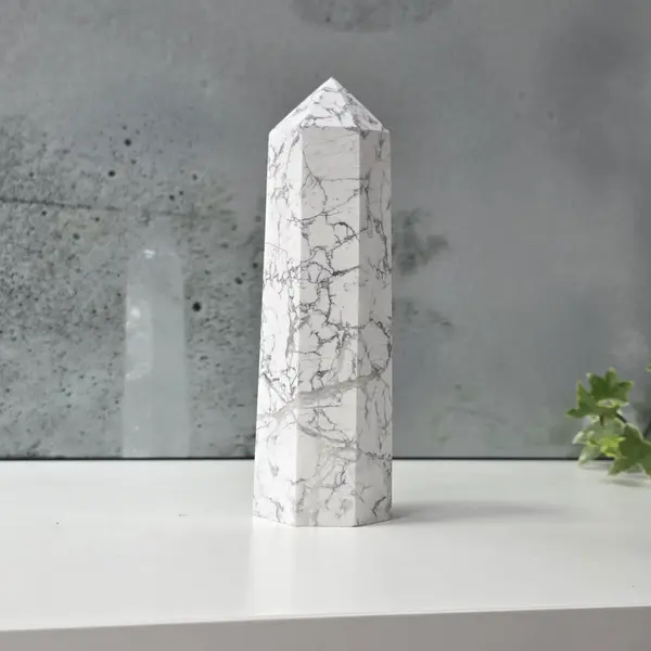 Obelisc howlit alb model L2