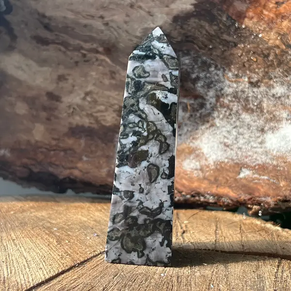 Obelisc merlinit model 1