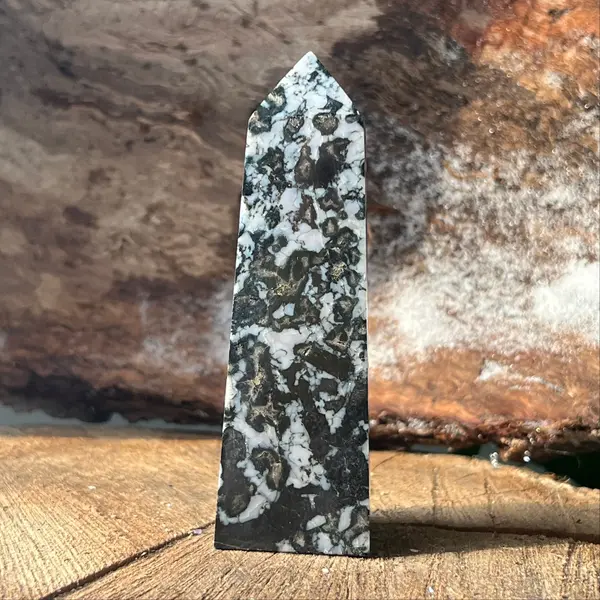 Obelisc merlinit model 2