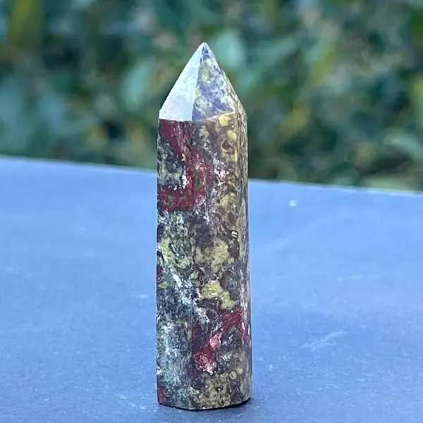 Obelisc mini piatra sangele dragonului (epidot&piedmontit) m9