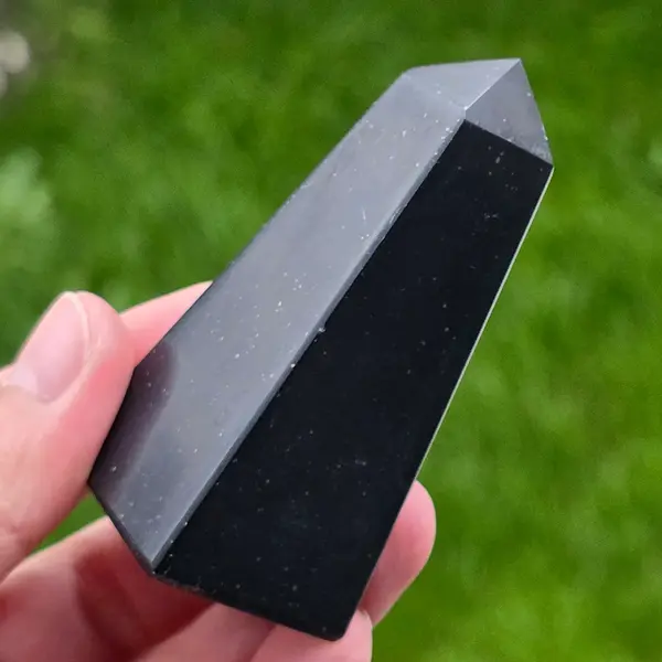 Obelisc onix negru