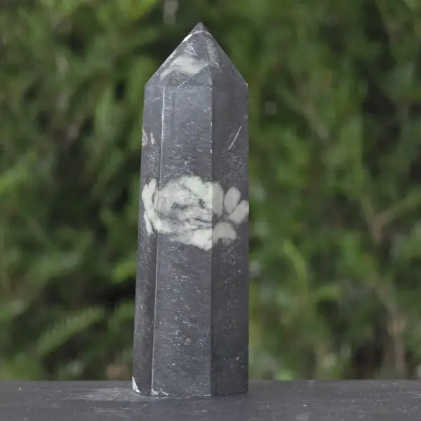 Obelisc piatra crizantema | Model 10