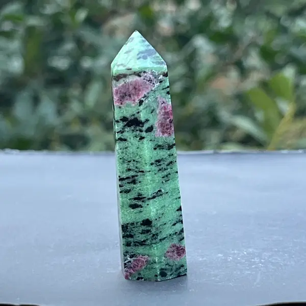 Obelisc rubin in zoisit model 6
