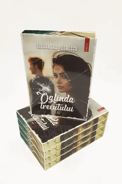 Oglinda trecutului - PRINTED EDGES