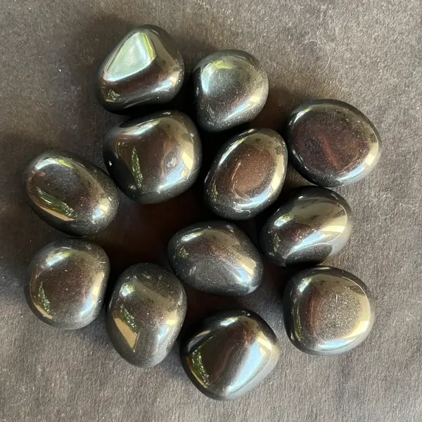 Onix negru piatra rulata model 2