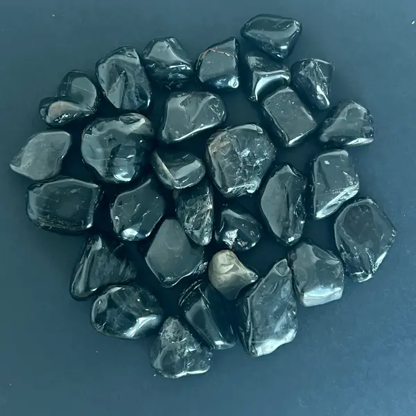 Onix negru piatra rulata model 3