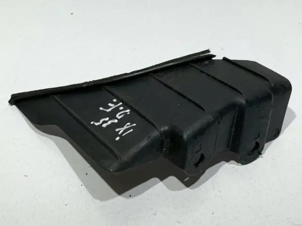 Ornament / suport aripa (capota) dreapta LM84121-2S000 Hyundai ix35 (2010-2013)
