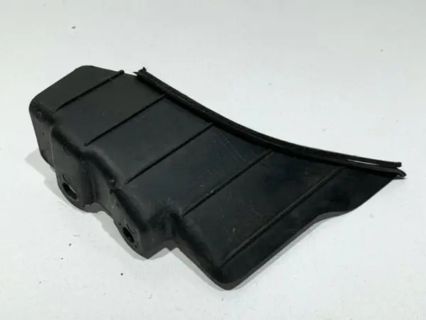 Ornament / suport aripa (capota) stanga LM84111-2S000 Hyundai ix35 (2010-2013)