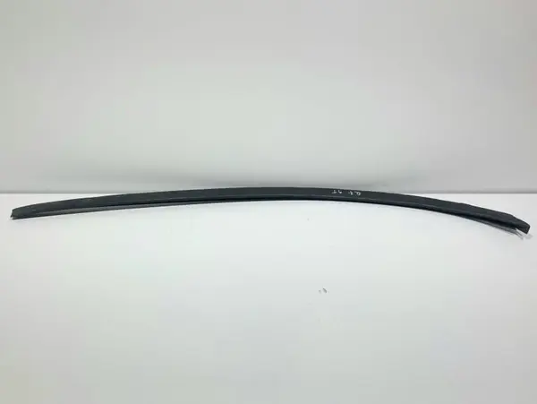 Ornament / trim parbriz stanga fata 4L0854327 Audi Q7 facelift (2010-2015) [4L]