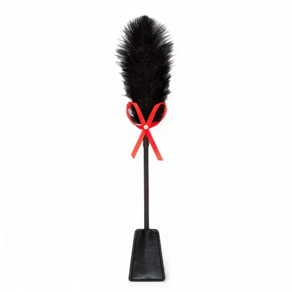 Paletă cu puf de gâdilat B-SERIES Fetish Feather Crop, pentru jocuri erotice BDSM, design cu fundă roșie, culoare negru
